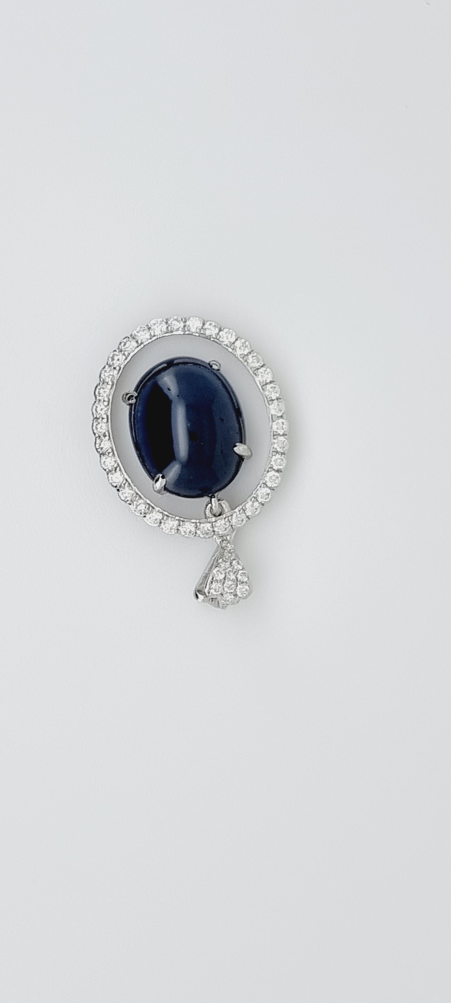 Vesta -  White gold (18k) pendant with naturals diamonds and natural sapphires
