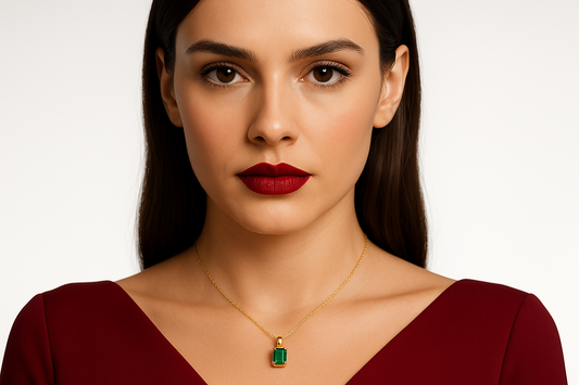 Felicitas, White Gold (18K)Pendant with Natural Emerald