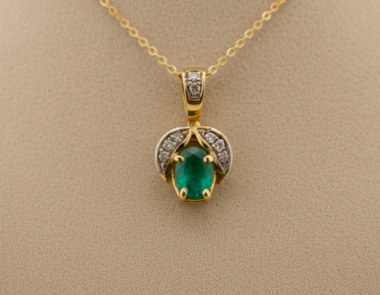 Prisca - White Gold (18K) Pendant, with Natural Diamonds and Natural Emerald